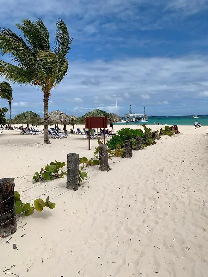 Superior Suites With Rooftop Pool And Beach Access Punta Cana 4*,  République dominicaine